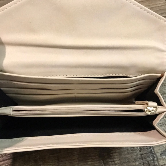 FOREVER 21 CREAM BUCKLE CLUTCH/ WALLET - Picture 4 of 7